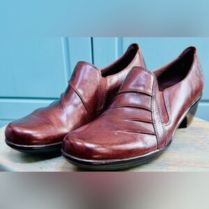 Clark’s Elegant Brown Leather Ladie’s Shoes.